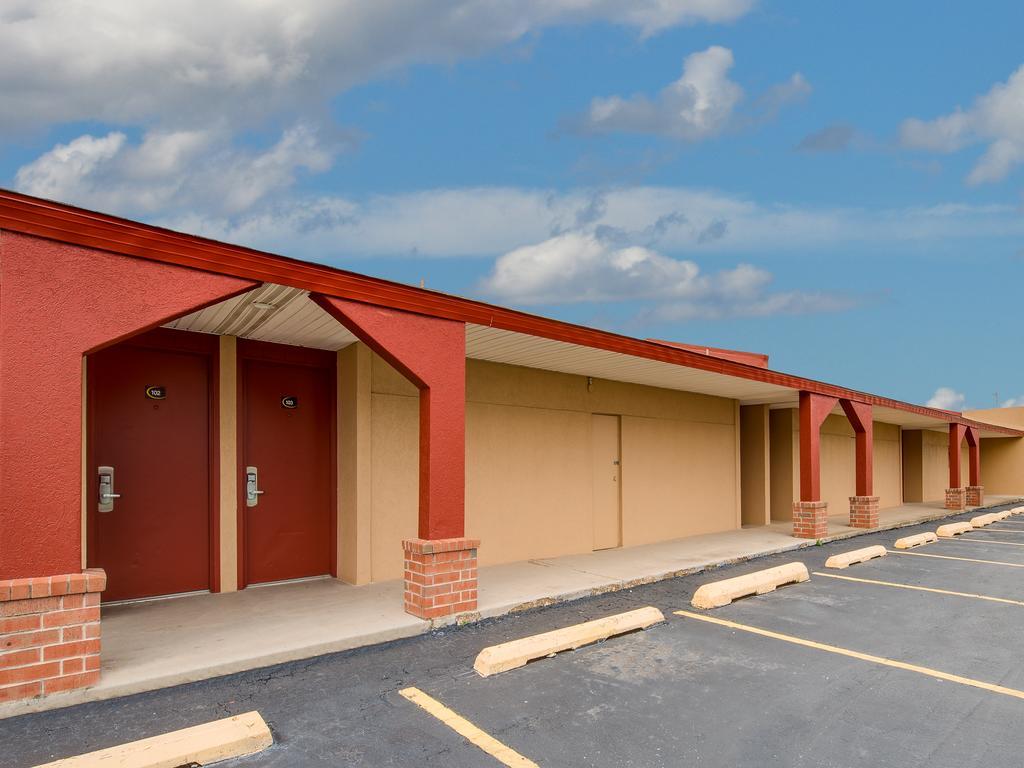 Travelers Inn Midwest City Exteriör bild