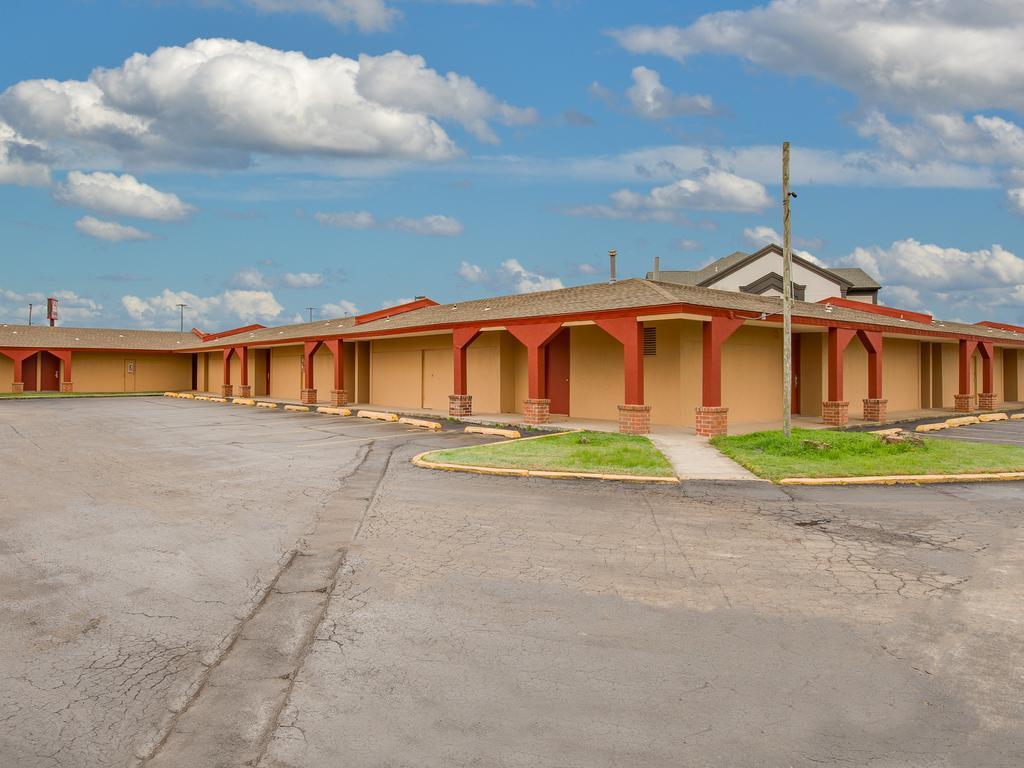 Travelers Inn Midwest City Exteriör bild