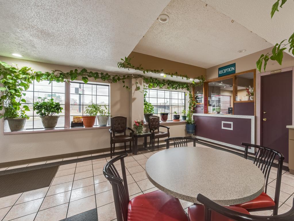 Travelers Inn Midwest City Exteriör bild