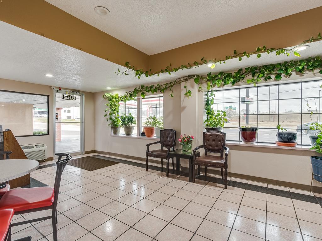 Travelers Inn Midwest City Exteriör bild