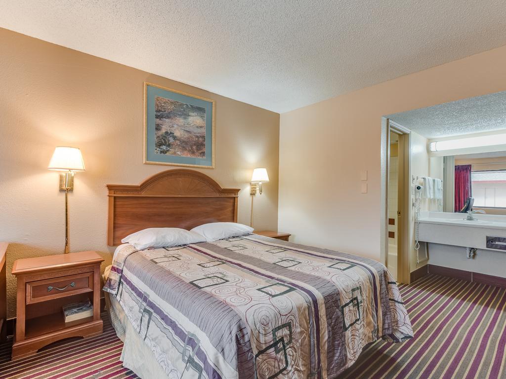Travelers Inn Midwest City Exteriör bild