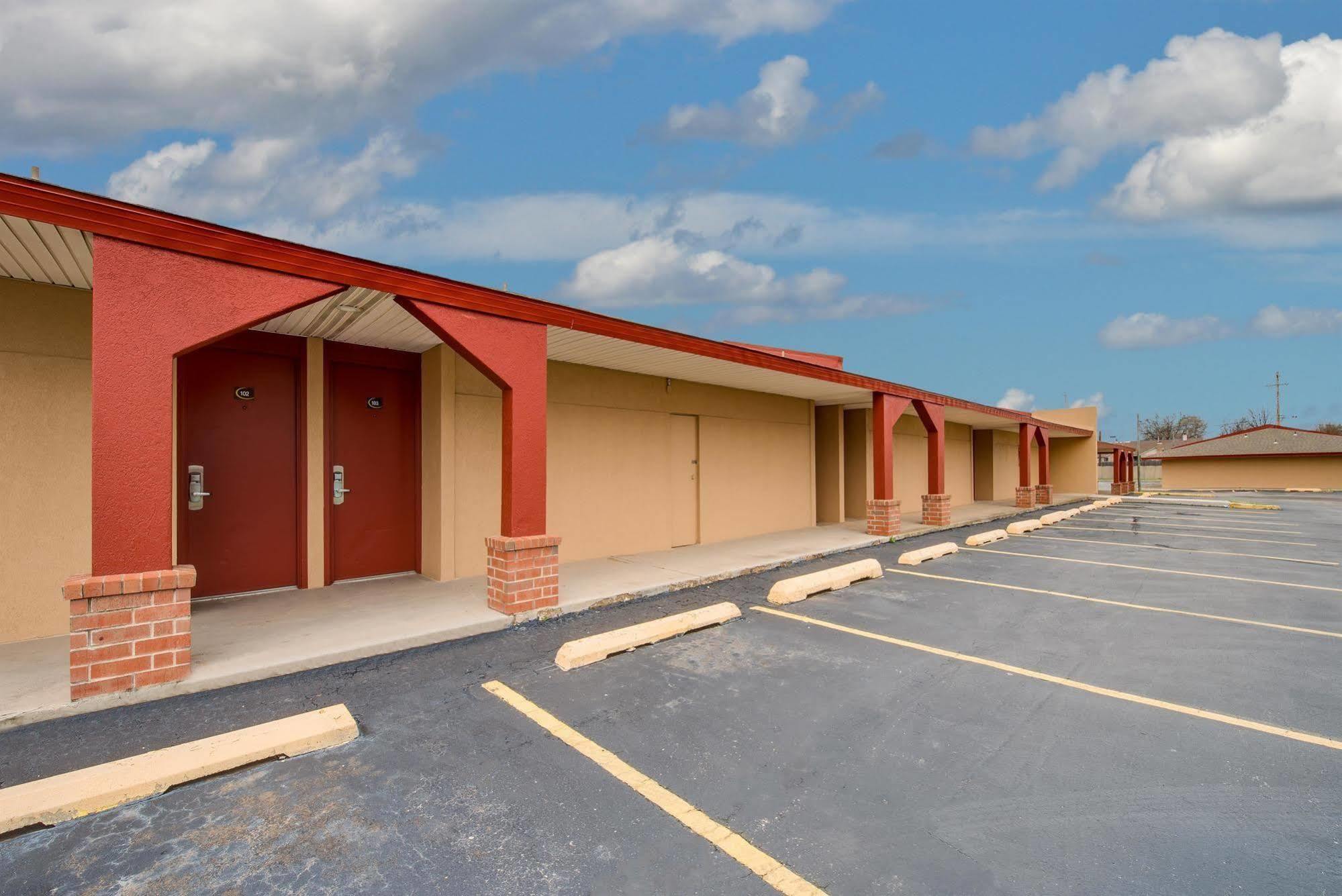 Travelers Inn Midwest City Exteriör bild