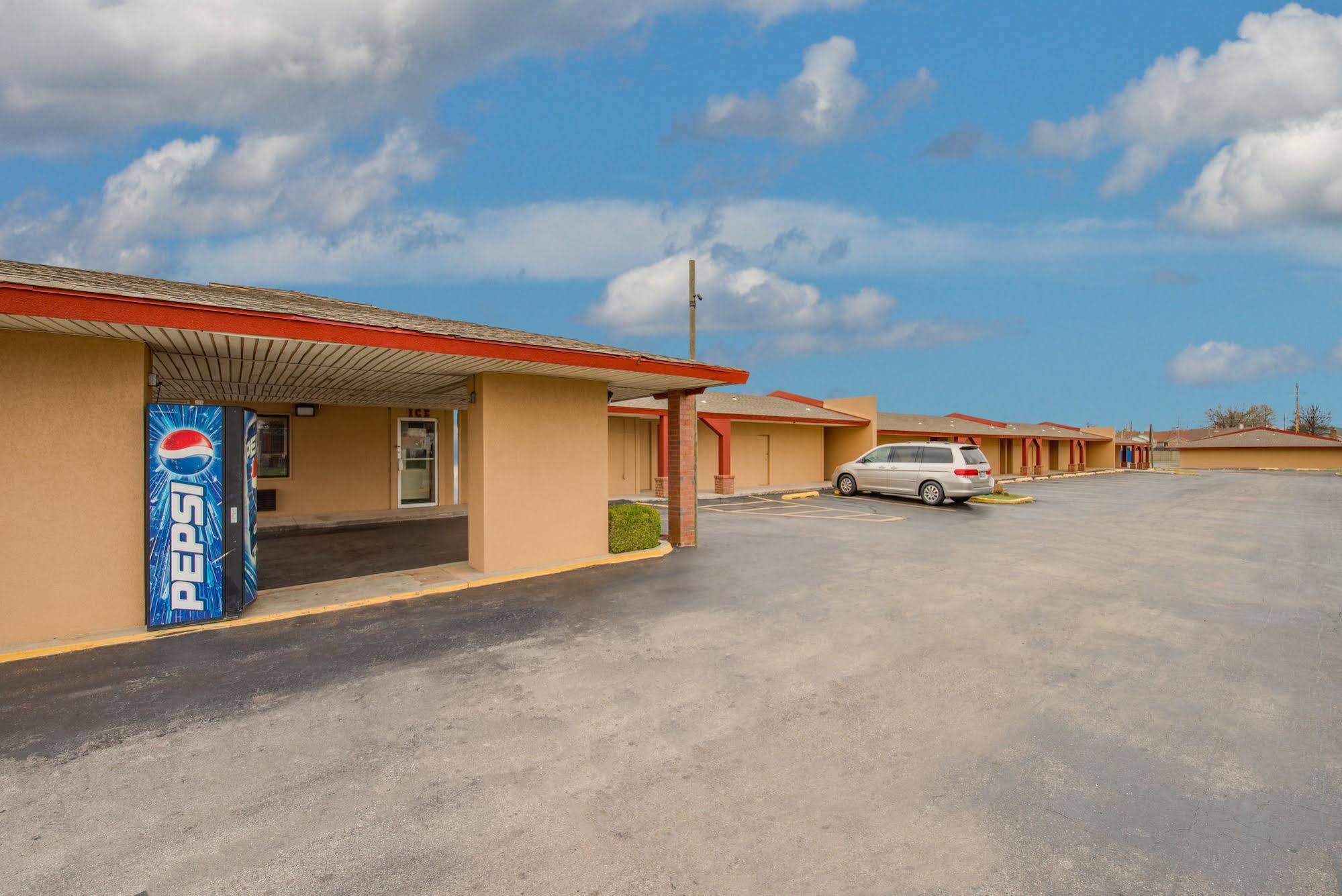 Travelers Inn Midwest City Exteriör bild