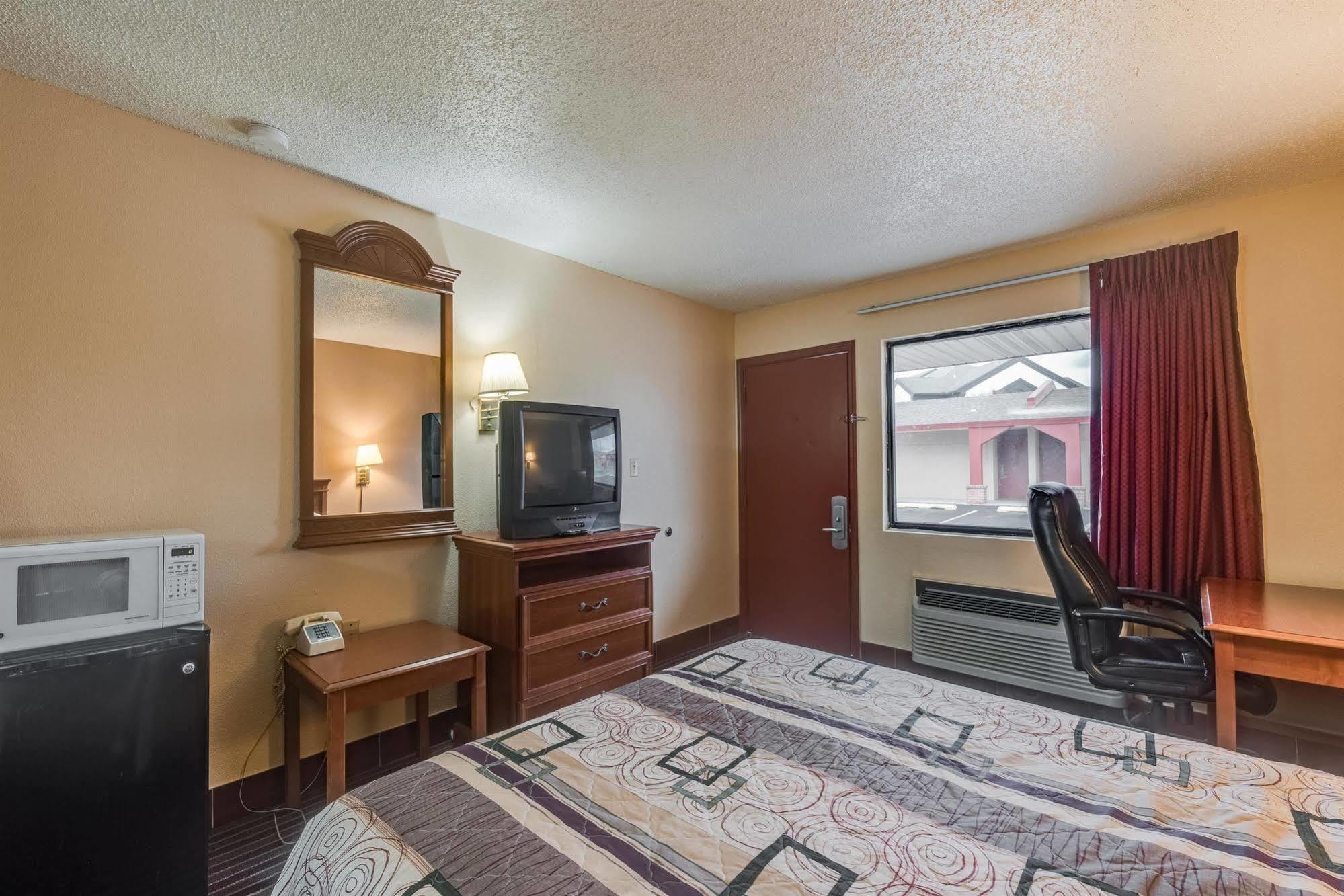 Travelers Inn Midwest City Exteriör bild