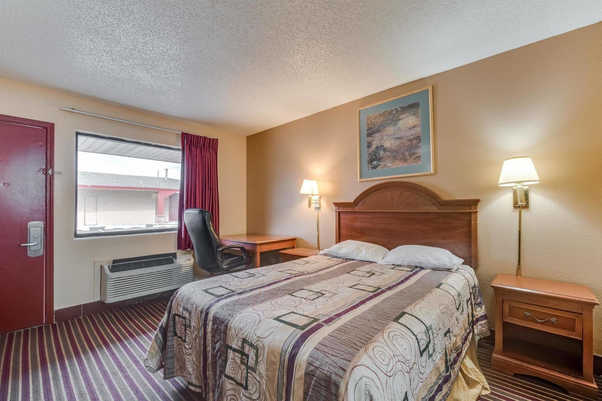 Travelers Inn Midwest City Exteriör bild