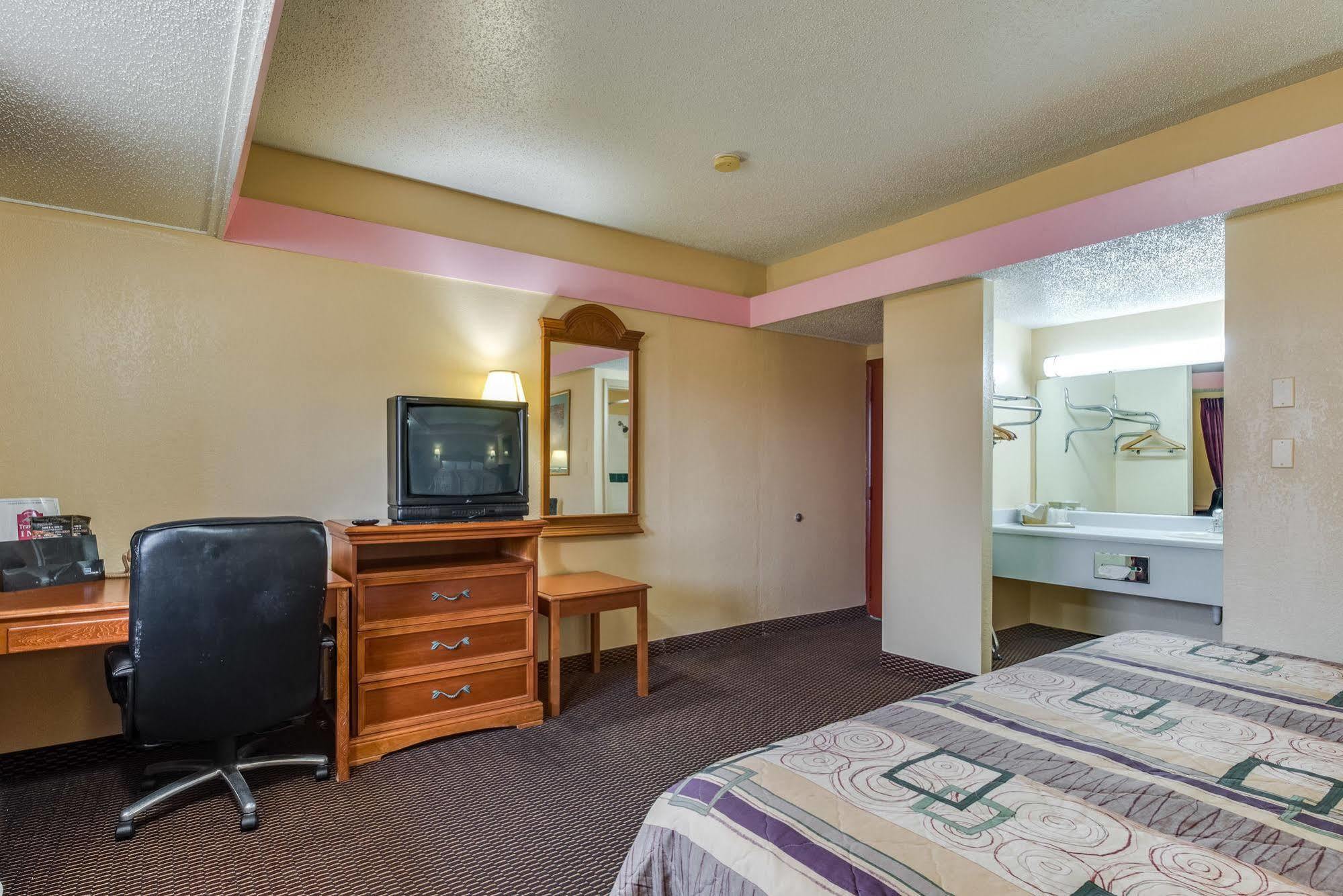 Travelers Inn Midwest City Exteriör bild