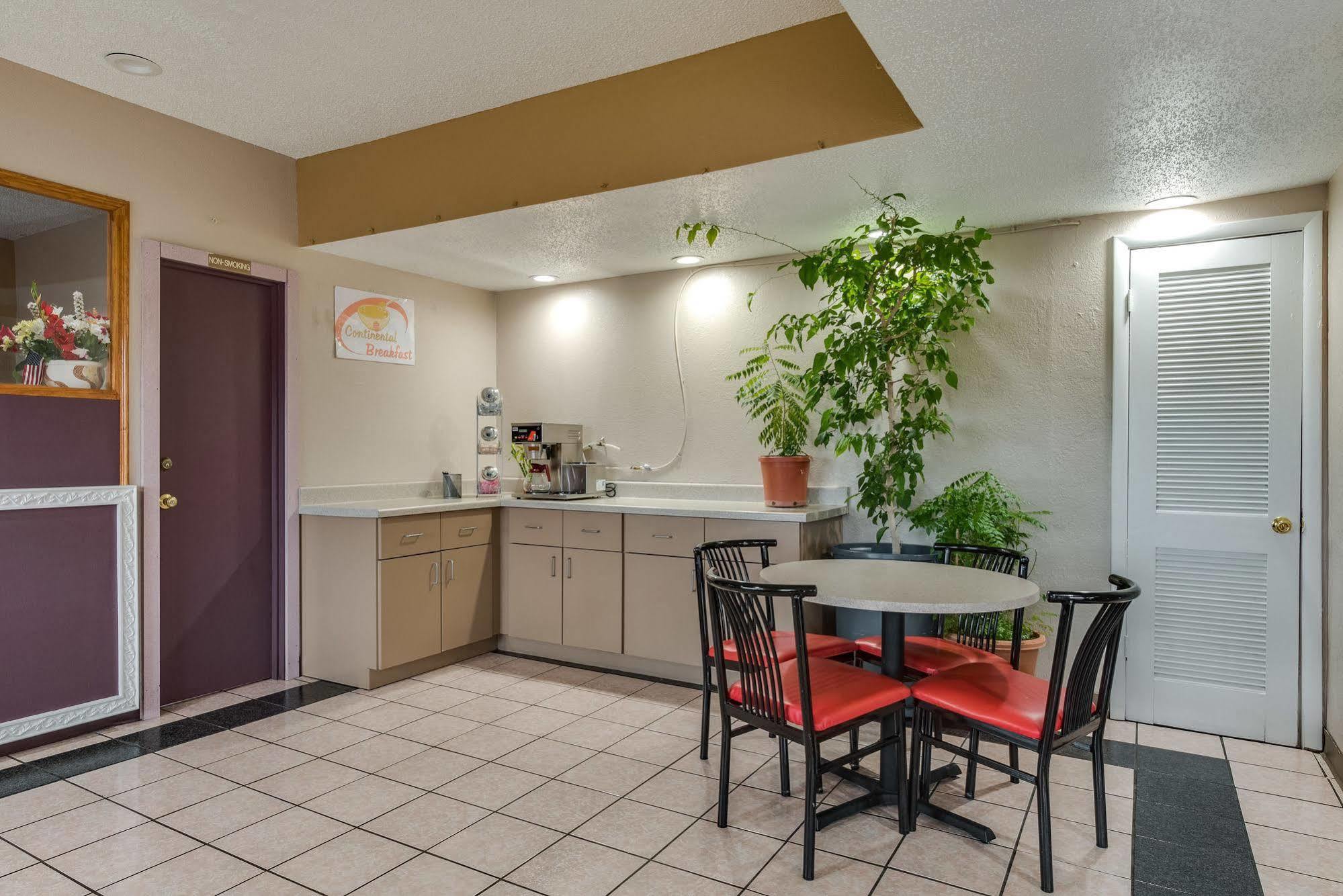 Travelers Inn Midwest City Exteriör bild