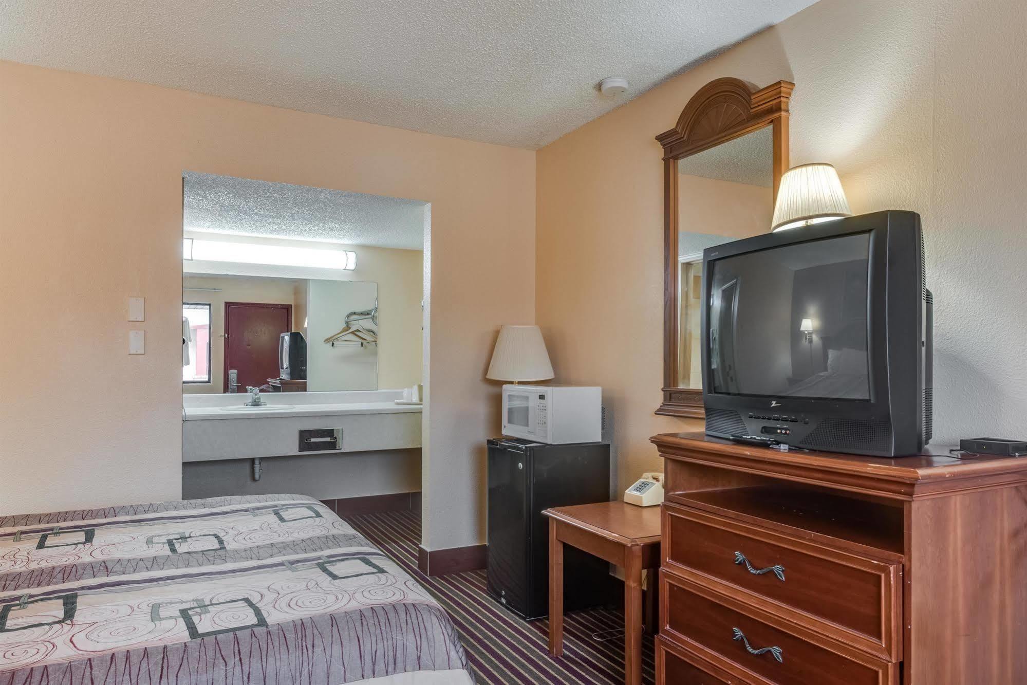 Travelers Inn Midwest City Exteriör bild